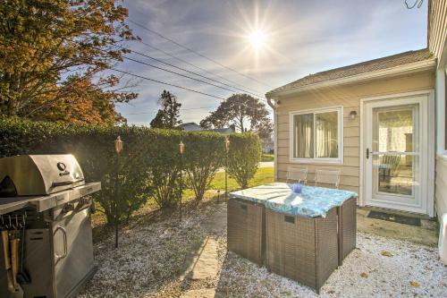 Bright Coastal Cottage 600 To Private Beach!