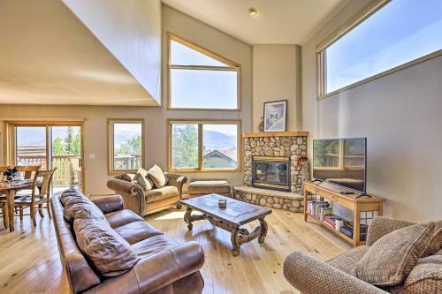 Updated Wildernest Escape With Deck And Mtn View!