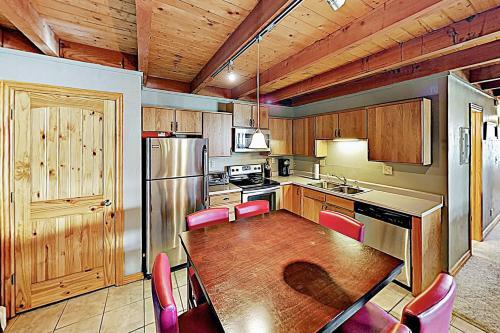 Treehouse Condo Unit H202