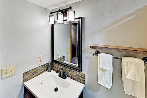 Treehouse Condo Unit H202