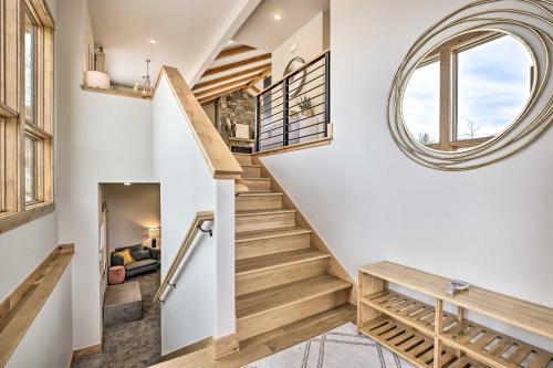 Luxurious Silverthorne Home With Patio Ski On-site!