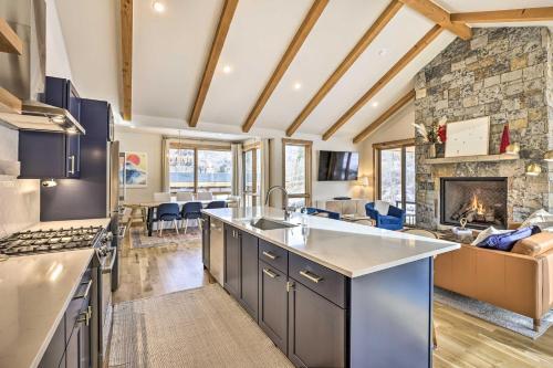 Luxurious Silverthorne Home With Patio Ski On-site!
