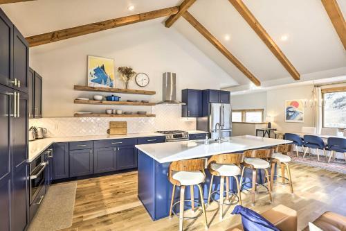Luxurious Silverthorne Home With Patio Ski On-site!