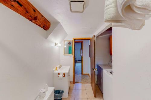 Boulder Cat Lodge