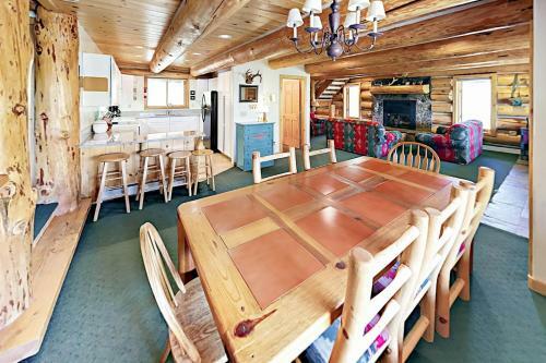 Boulder Cat Lodge