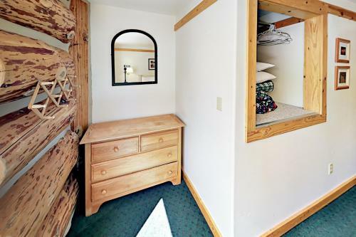 Boulder Cat Lodge