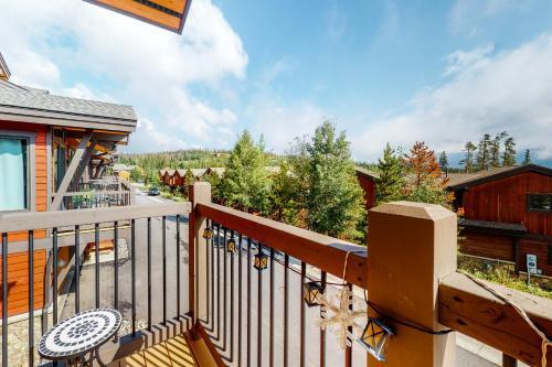 Treehouse Village Vista