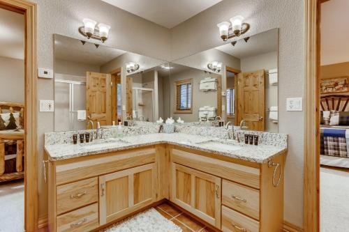 Snowy Paws At Eagles Nest Townhome