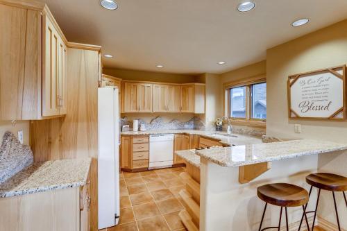 Snowy Paws At Eagles Nest Townhome