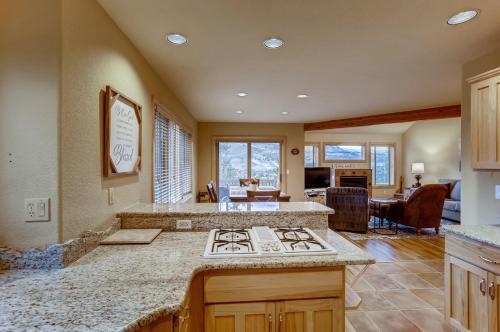 Snowy Paws At Eagles Nest Townhome