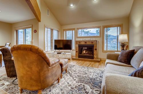 Snowy Paws At Eagles Nest Townhome