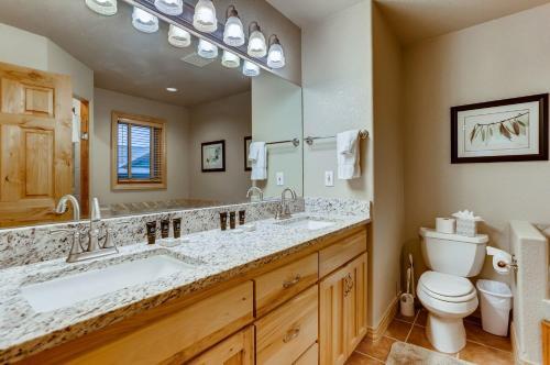 Snowy Paws At Eagles Nest Townhome