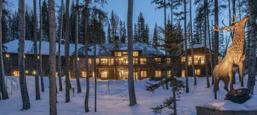 Twin Elk By Exceptional Stays
