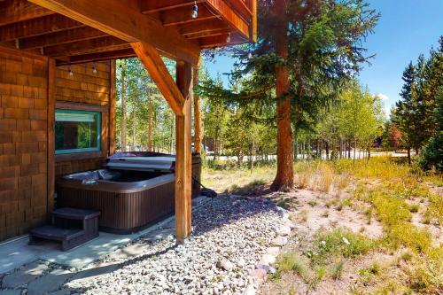 3 Eagle's Nest Court
