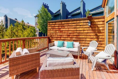 3 Eagle's Nest Court