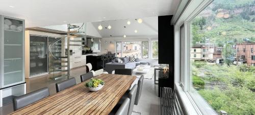 Downtown Penthouse By Exceptional Stays