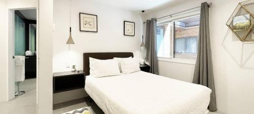 Downtown Modern Creekside By Exceptional Stays