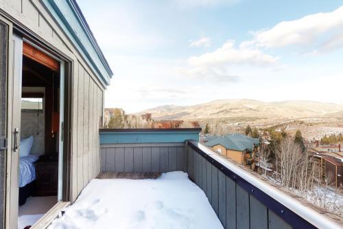 Buffalo Mountain View & Country Peak Views