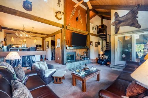 Buffalo Mountain View & Country Peak Views
