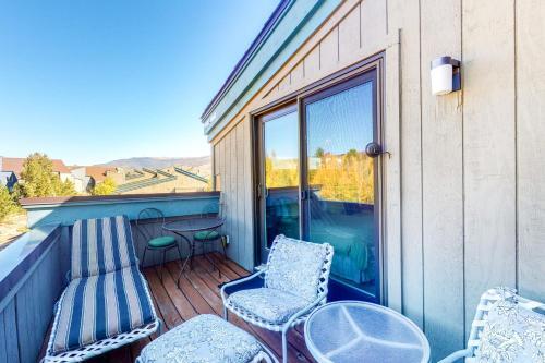 Buffalo Mountain View & Country Peak Views