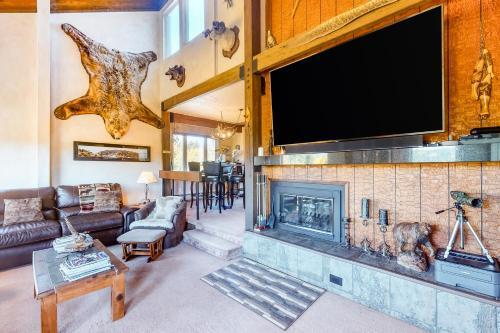 Buffalo Mountain View & Country Peak Views