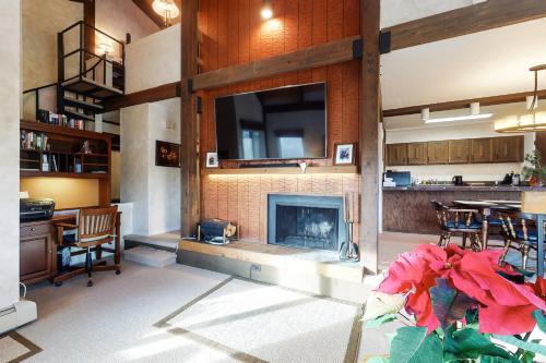 Buffalo Mountain View & Country Peak Views