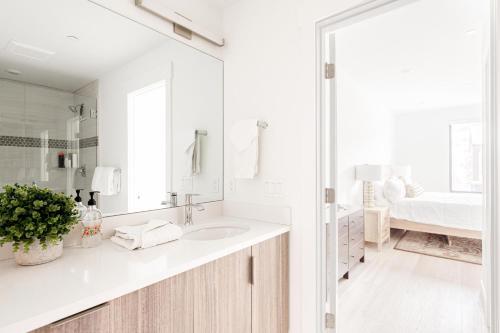 Luxe Mountain Condo - Located On The Blue River