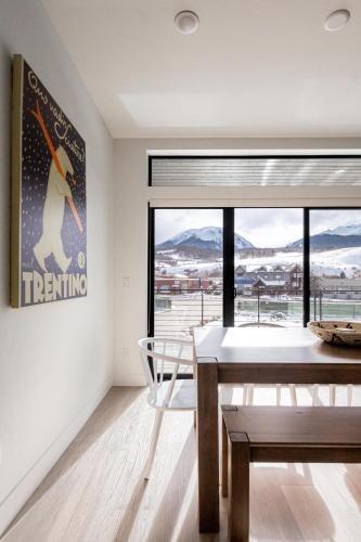 Luxe Mountain Condo - Located On The Blue River