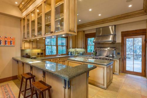 Country Club Estate By Exceptional Stays