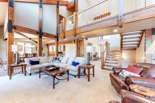 Falcon's Nest Retreat