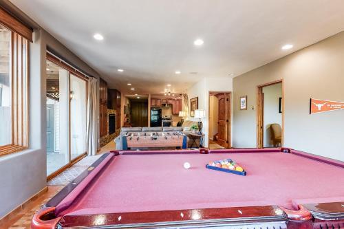 Falcon's Nest Retreat