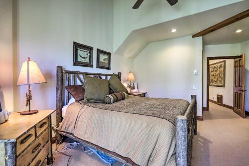 Upscale Ski-in And Ski-out Escape With Deck And Grill