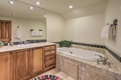 Upscale Ski-in And Ski-out Escape With Deck And Grill