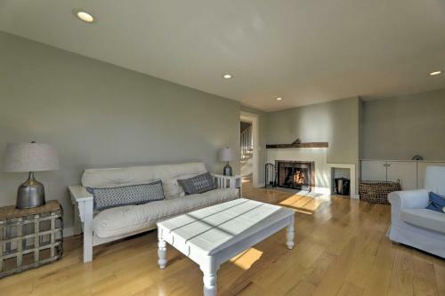 Renovated 1735 Stonington Home With Water Views