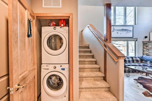 Cozy Steamboat Townhome About 1 Mi To Ski Slopes!