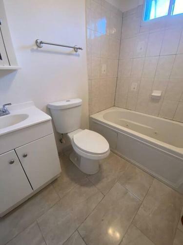 Large Modern 1 Br Apartment In Downtown