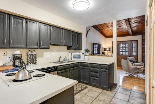 West Vail Mountain Escape & Kinnikinnick Sunshine House