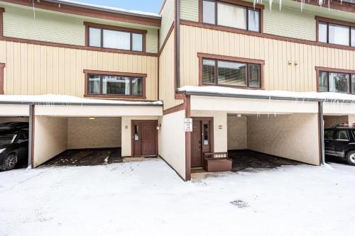 West Vail Mountain Escape & Kinnikinnick Sunshine House