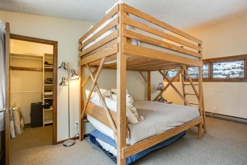 West Vail Mountain Escape & Kinnikinnick Sunshine House