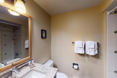 West Vail Mountain Escape & Kinnikinnick Sunshine House