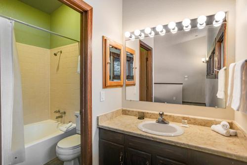 West Vail Mountain Escape & Kinnikinnick Sunshine House