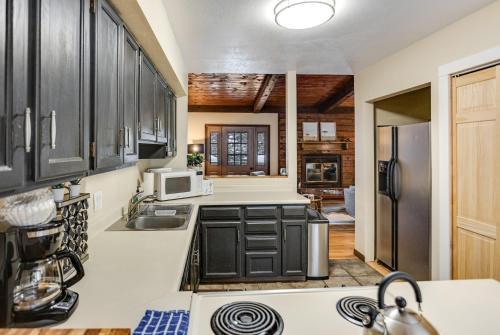 West Vail Mountain Escape & Kinnikinnick Sunshine House