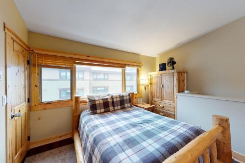 West Vail Mountain Escape & Kinnikinnick Sunshine House