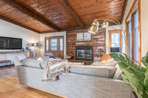 West Vail Mountain Escape & Kinnikinnick Sunshine House