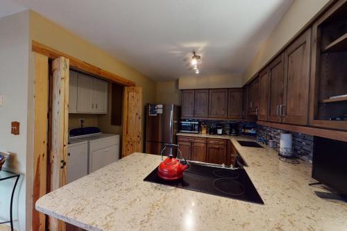 West Vail Mountain Escape & Kinnikinnick Sunshine House