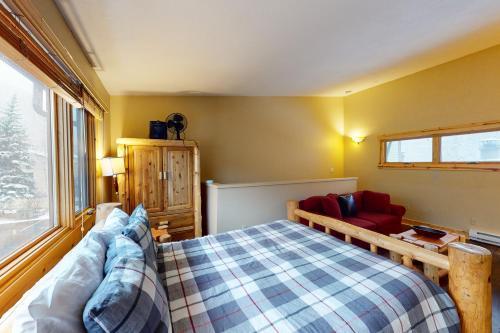 West Vail Mountain Escape & Kinnikinnick Sunshine House