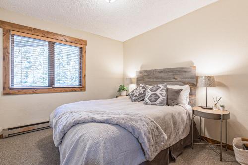 West Vail Mountain Escape & Kinnikinnick Sunshine House