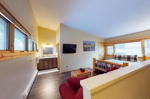 West Vail Mountain Escape & Kinnikinnick Sunshine House