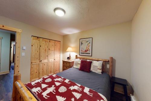 West Vail Mountain Escape & Kinnikinnick Sunshine House