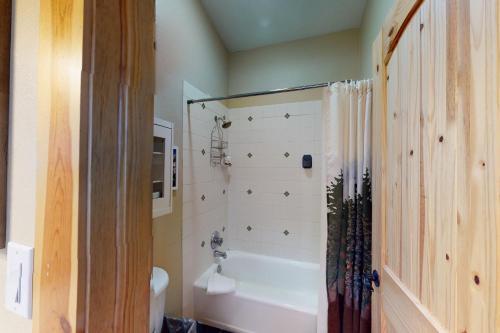 West Vail Mountain Escape & Kinnikinnick Sunshine House